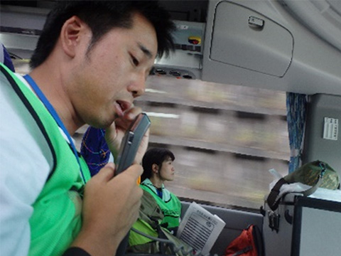 活動当日の予定とオリエンテーション（車内）