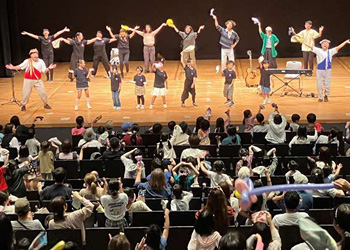 親子で楽しめるステージ