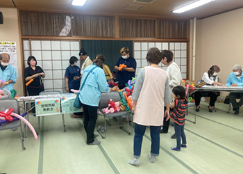 子育てフェスティバルは、民生委員児童委員が主催し、地域貢献委員会や四條畷短期大学など、地域一体となり開催しています。