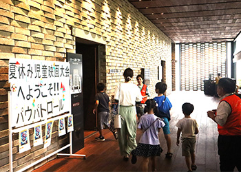 毎年好評を得ている『夏休み児童映画大会』