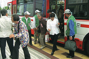 老人福祉大会でのバス添乗