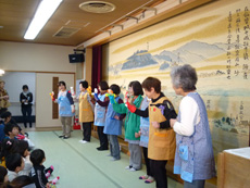 子育てフェスティバルでの主任児童委員によるパペット劇